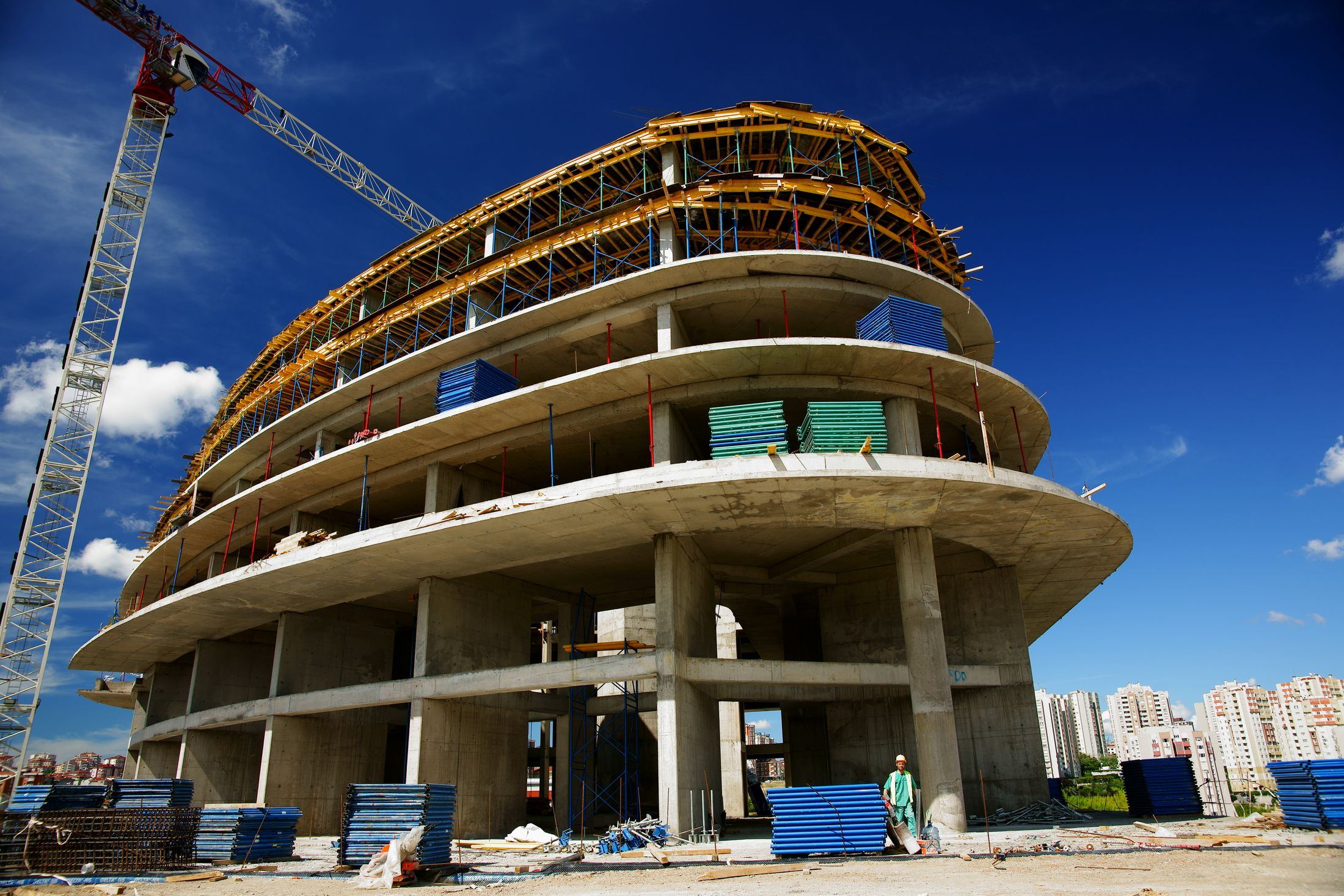 Betonarme karkası yükselen konut binası şantiyesi