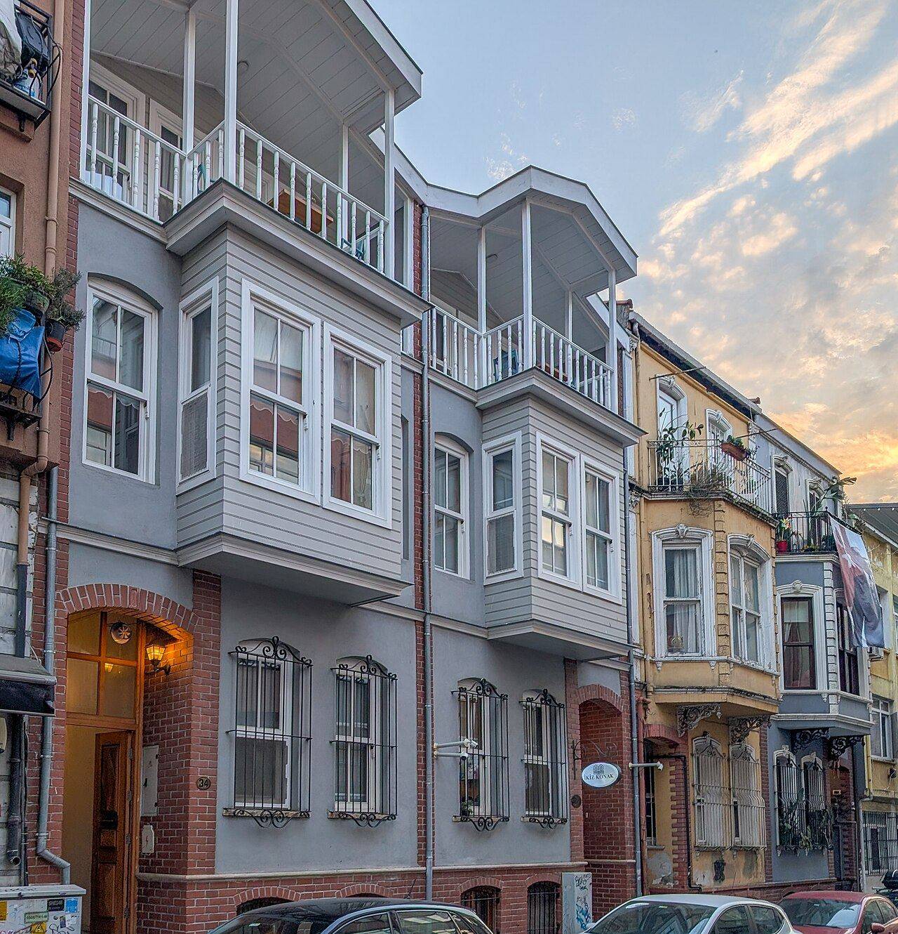 Villa & Dubleks Paketi: Bahçe mobilyası, antika ve çok katlı yapılar için iki günlük proje planı.